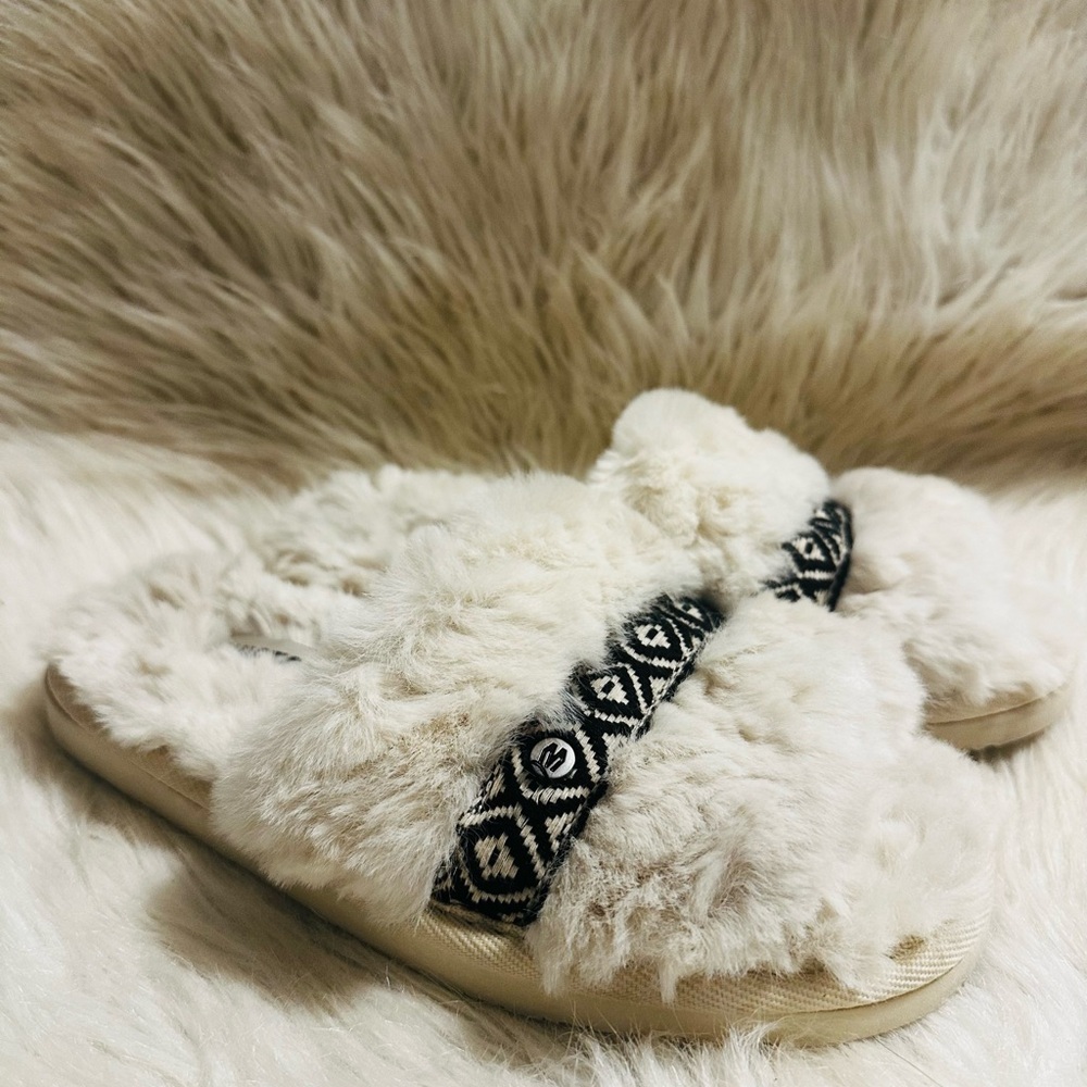 Minnetonka Eva Slippers